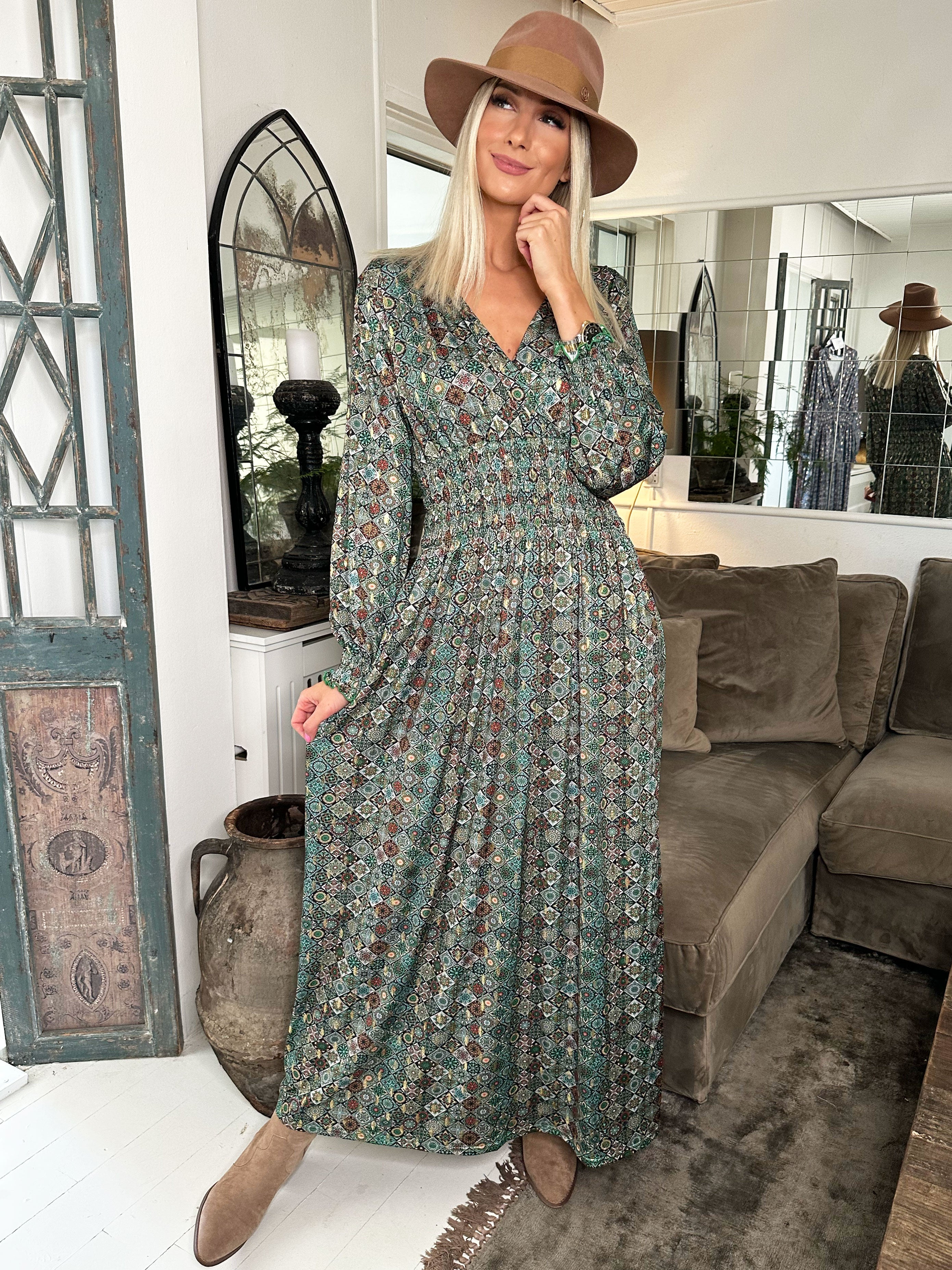 Pams Mosaic L/S - Lång elastisk klänning i skrynkelfritt tyg med långa ärmar